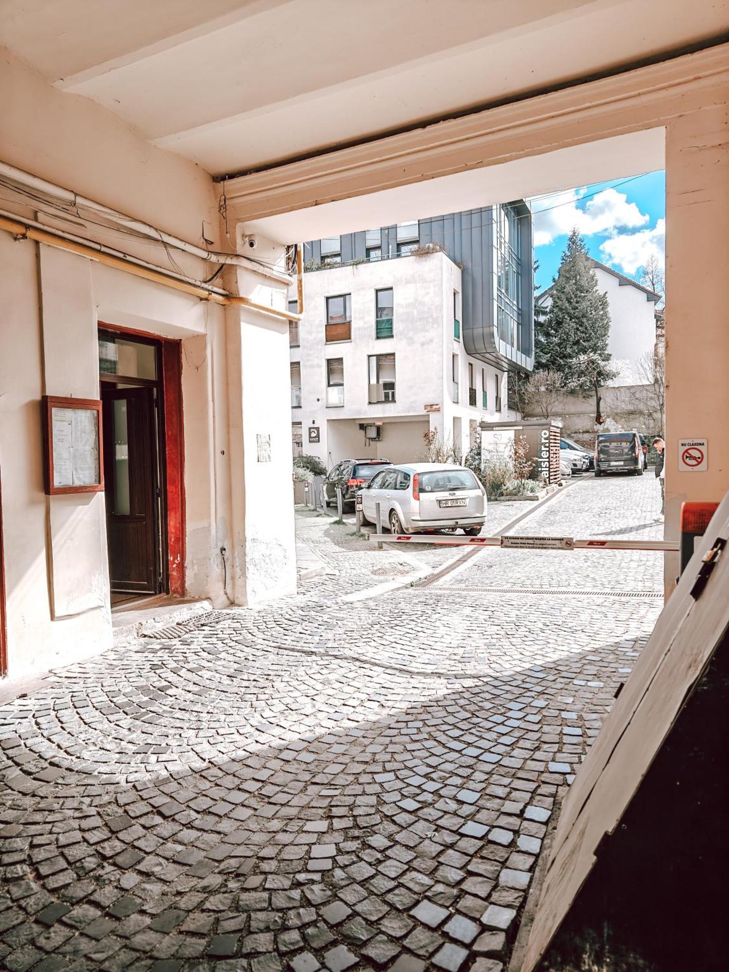 Berindei Studio - City Center - Private Parking Cluj-Napoca Exterior photo