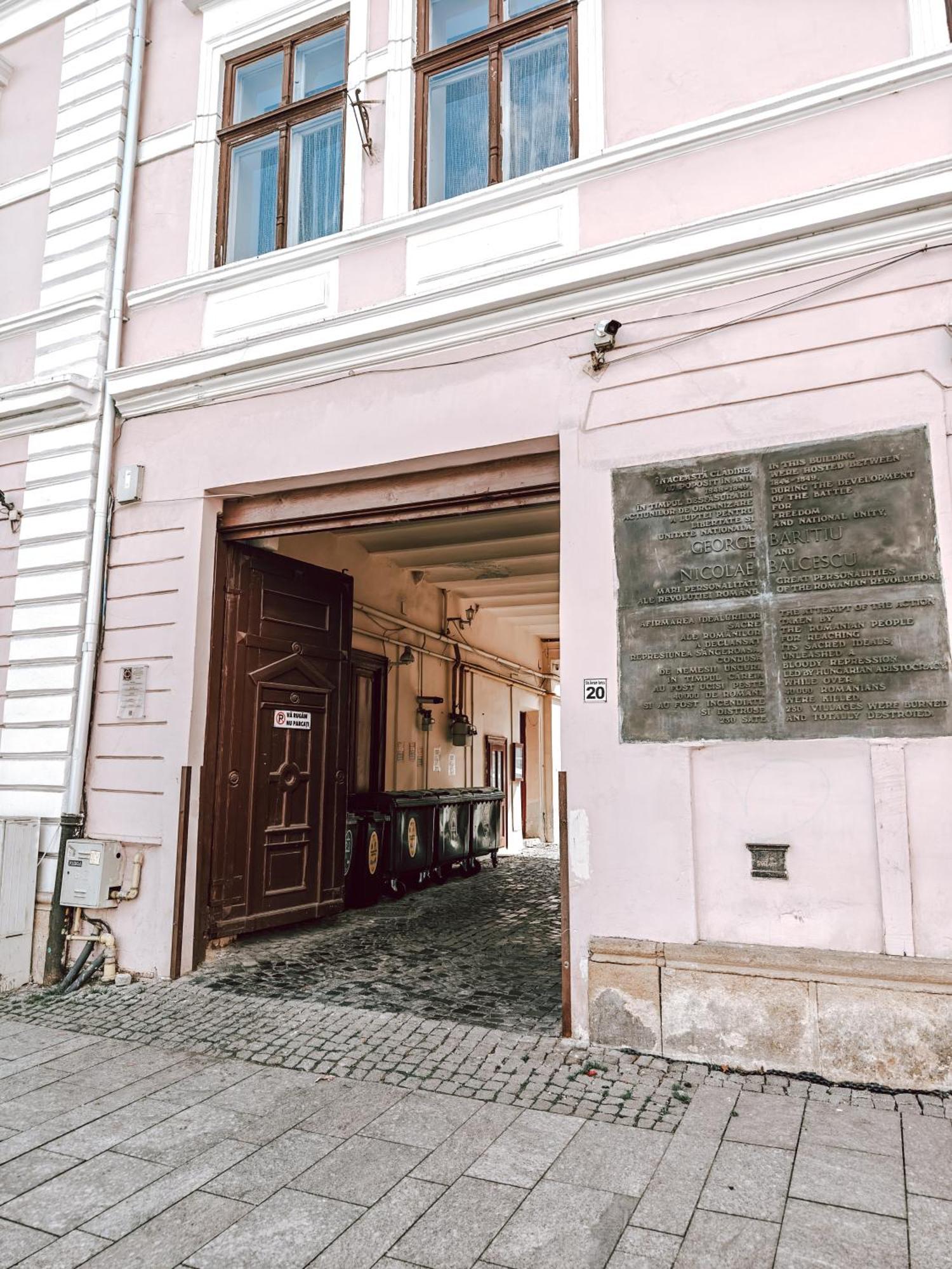 Berindei Studio - City Center - Private Parking Cluj-Napoca Exterior photo