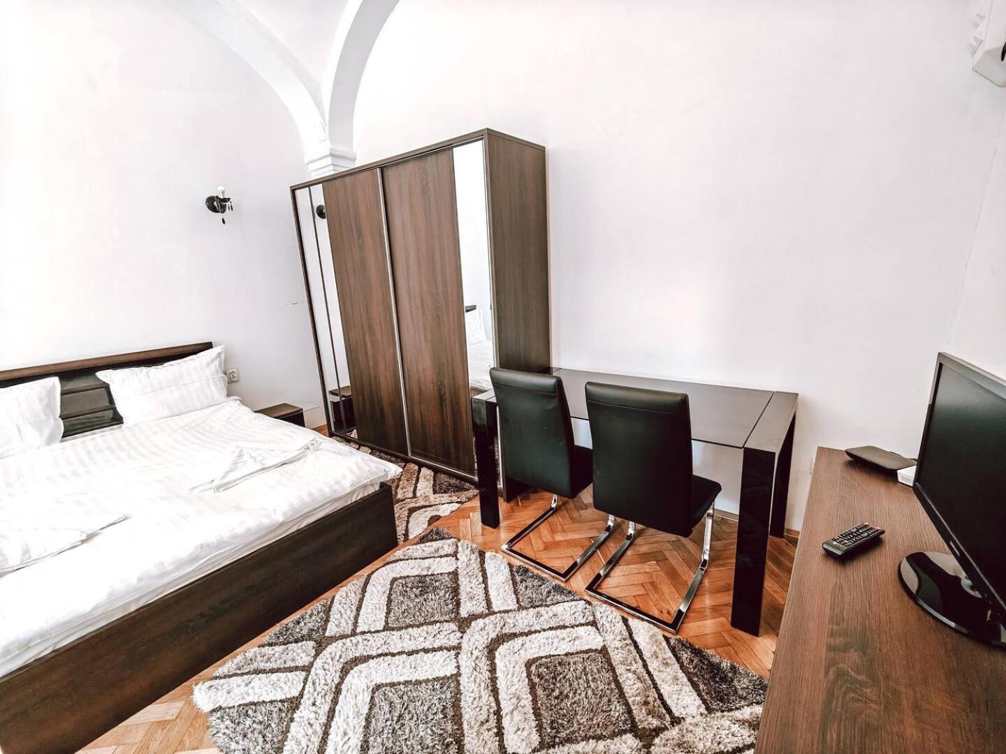 Berindei Studio - City Center - Private Parking Cluj-Napoca Exterior photo